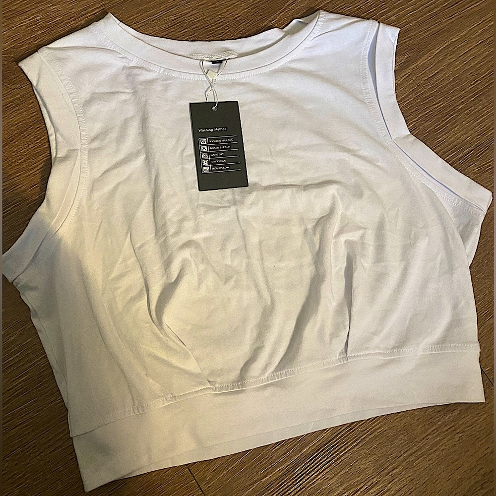 White cropped tank